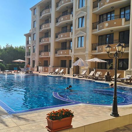 Flora Beach Private Aparthotel Pomorie Bagian luar foto
