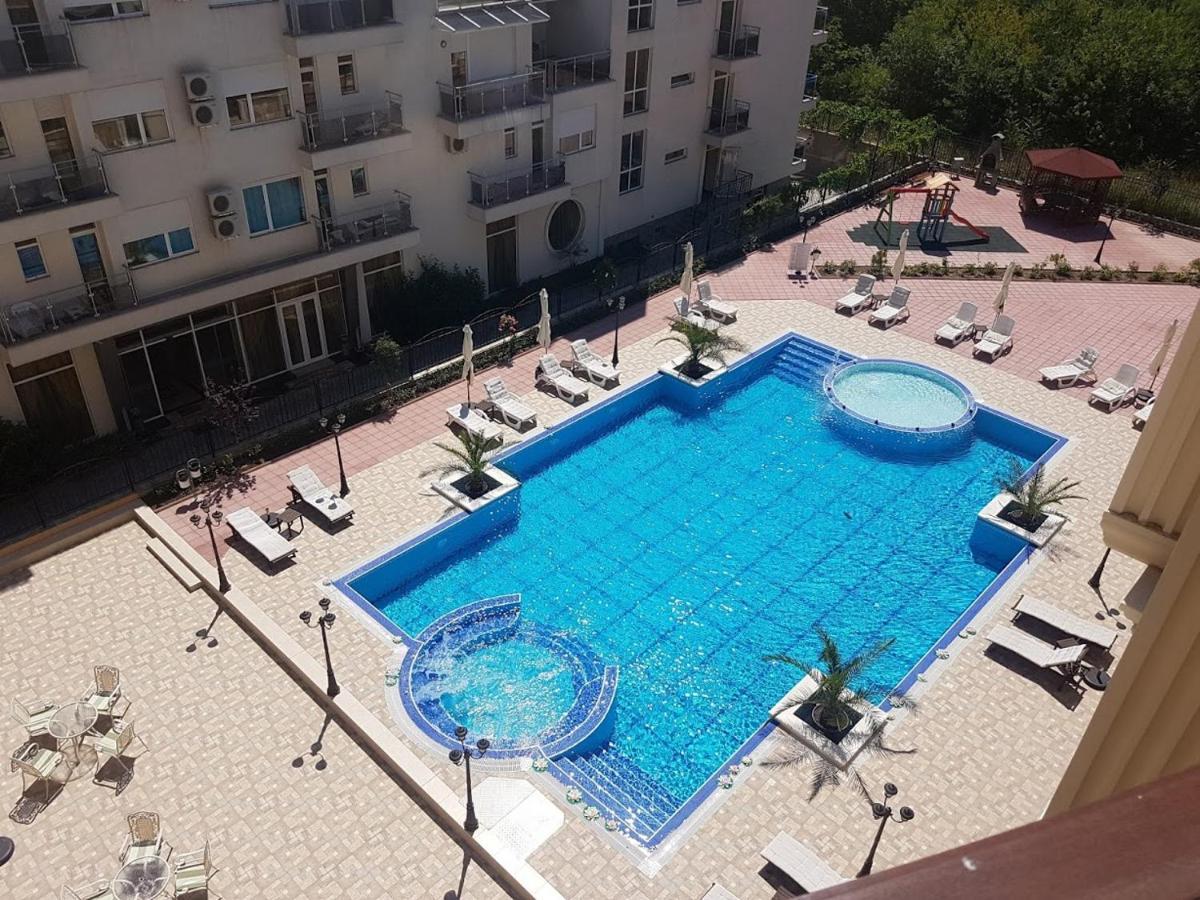 Flora Beach Private Aparthotel Pomorie Bagian luar foto