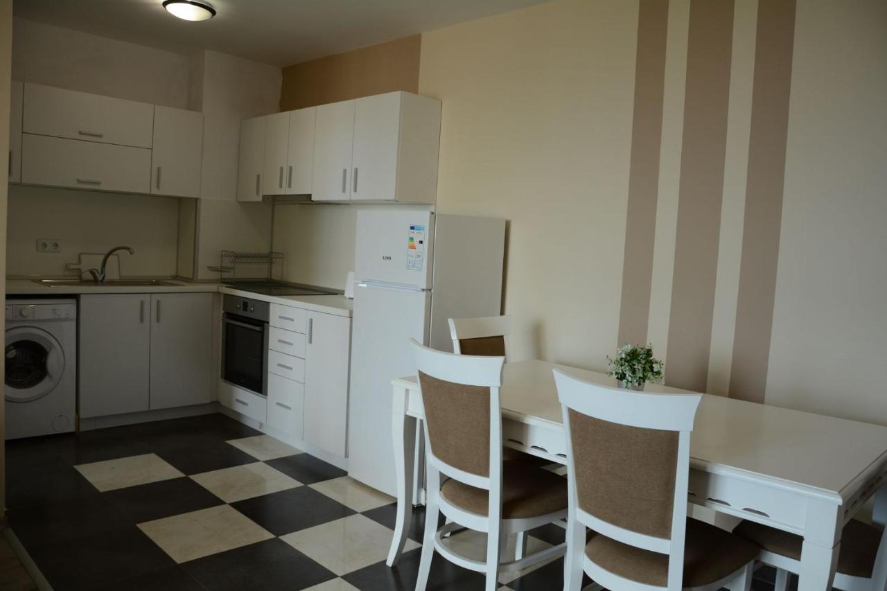 Flora Beach Private Aparthotel Pomorie Bagian luar foto