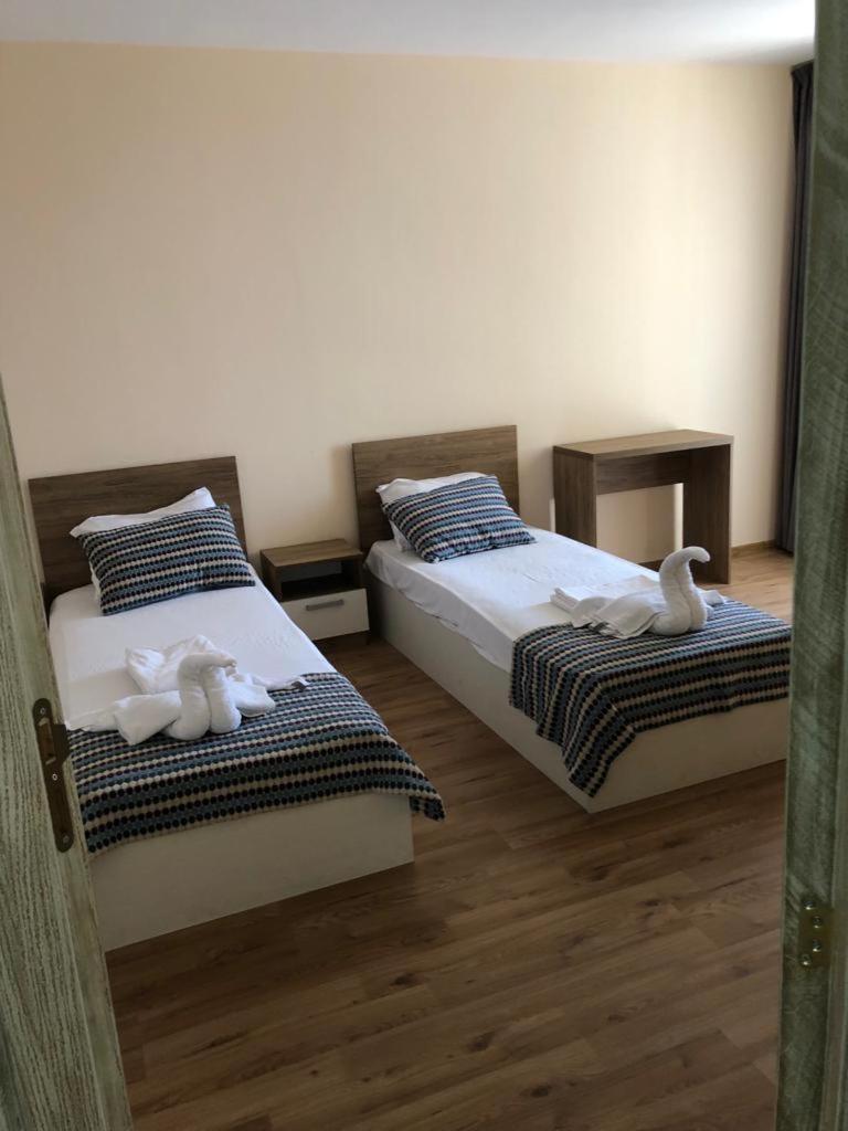 Flora Beach Private Aparthotel Pomorie Bagian luar foto