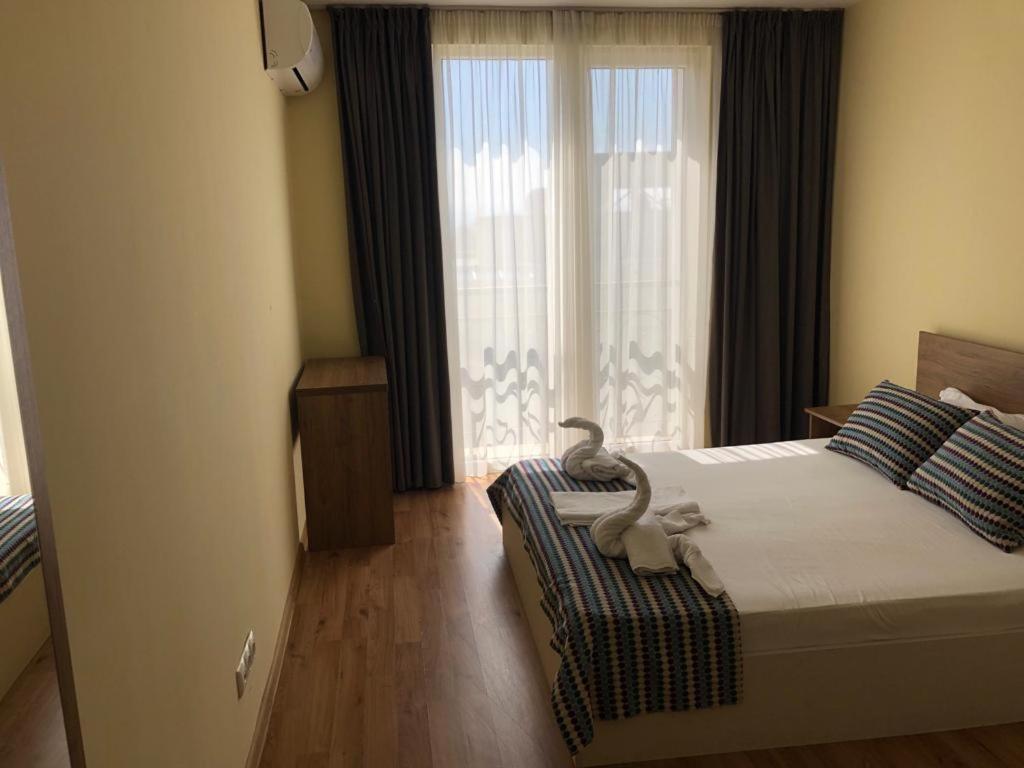 Flora Beach Private Aparthotel Pomorie Bagian luar foto